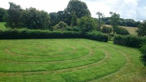 circular lawn large